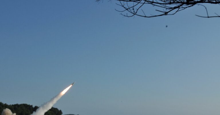 Rusia amenazó con una respuesta tangible si Ucrania lanza misiles de largo alcance: Sería un cambio radical del conflicto