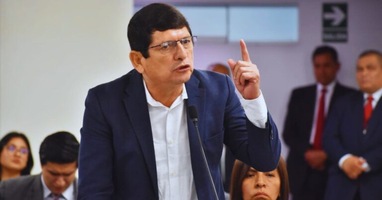Agustín Lozano quedó libre: Poder Judicial revocó detención preliminar contra el presidente de la FPF