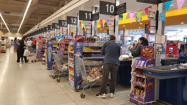 Mal momento para ser empleado de supermercado por una maniobra que hacen las empresas