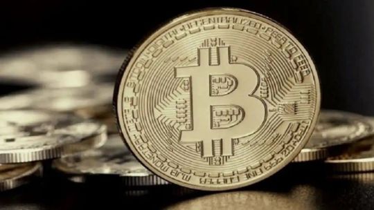 El futuro de Bitcoin y el dólar: tendencias de alza y desafíos económicos en Argentina