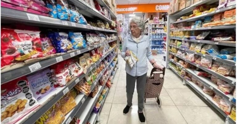 Consumo masivo: derrapó 20% en noviembre aunque se desacelera la caída