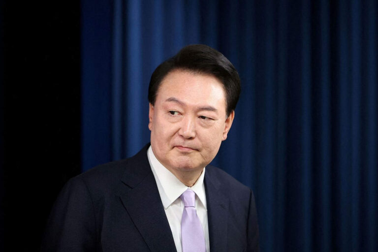 La oposición coreana comunista logró su cometido y arrestaron al presidente Yoon