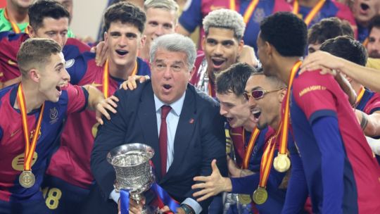 Barcelona humilló al Real Madrid 5 a 2 en la Supercopa de España