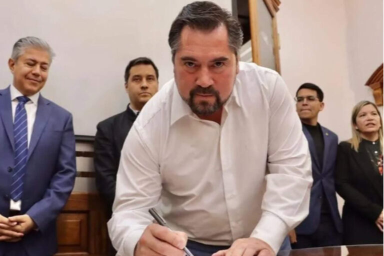 Villa La Angostura se opone a una orden de desalojo y avala una toma mapuche ilegal
