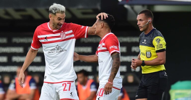 Estudiantes golea a Unión de Santa Fe en la continuidad de la primera fecha del Apertura