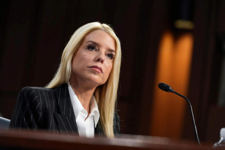 Gran expectativa por las declaraciones de Pam Bondi sobre la lista de Jeffrey Epstein