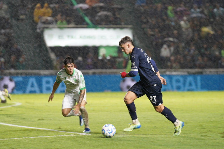 Banfield e Independiente, suspendido por lluvia a 20 del final