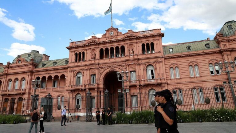 Empleo público: el Gobierno eliminó más de 41.142 cargos en un año y recortó u$s4.548 millones