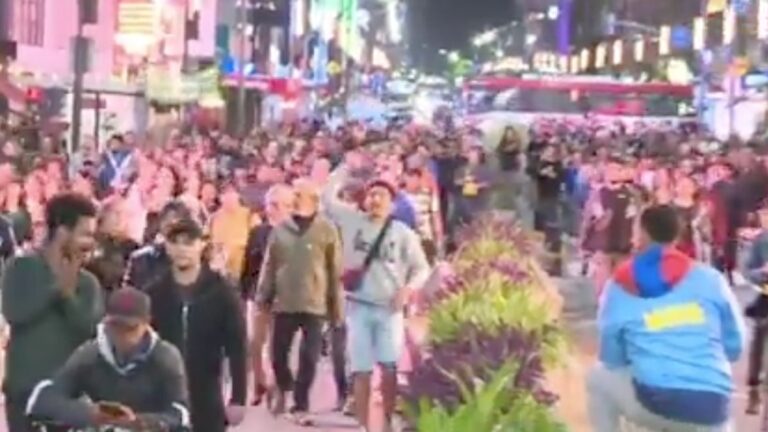 Impresionante caravana a Plaza de Mayo contra la represión del Gobierno