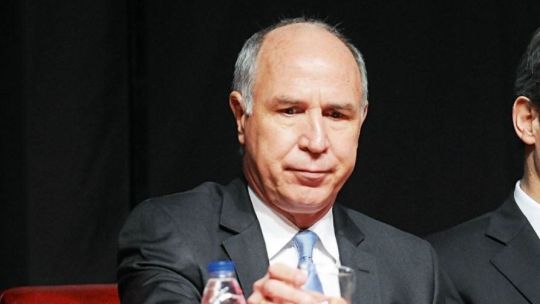 Lorenzetti cuestionó el decreto y apuntó a García Mansilla