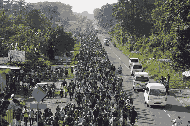 Gobierno de Trump exige que miles de migrantes que usaron CBP One salgan de EE.UU. ahora