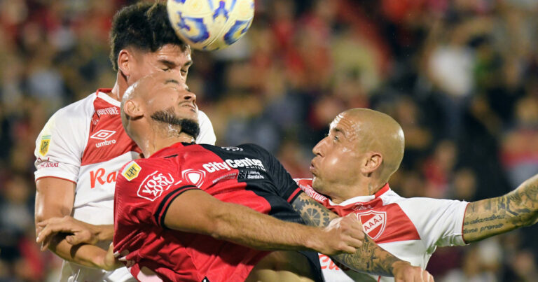 Con un Navas determinante, Newell’s empató con Argentinos