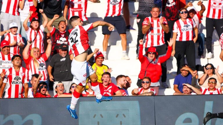 Instituto, con la ayuda de un blooper de Ignacio Arce, goleó 3-0 a Deportivo Riestra