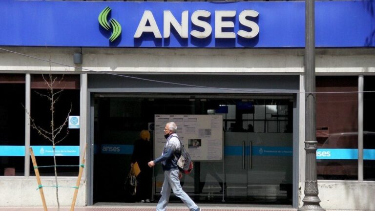 ANSES: quiénes cobran sus haberes este lunes 21 de abril
