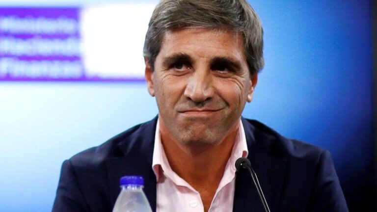 Luis Caputo celebró la baja del dólar: «Pasó lo que dijimos que iba a pasar»