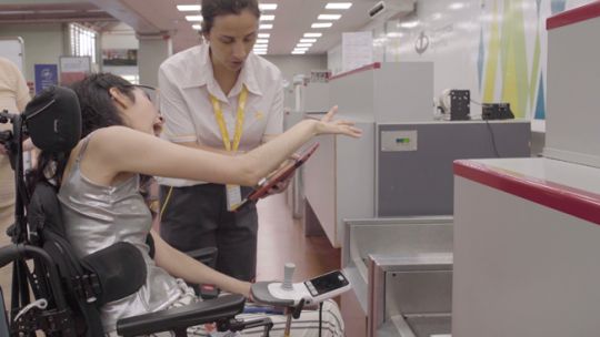 Aerolínea low cost incorpora una aplicación que reduce barreras para personas con discapacidades