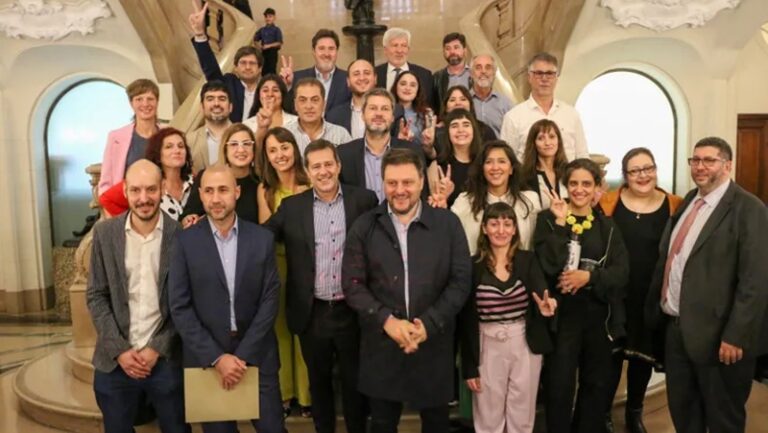 Cómo votó Leandro Santoro en la legislatura y en el Congreso?