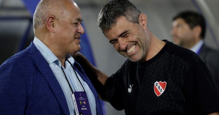 Chiqui Arce, el DT de Guarani, criticó a Julio Vaccari: «No digo que sea principiante…»