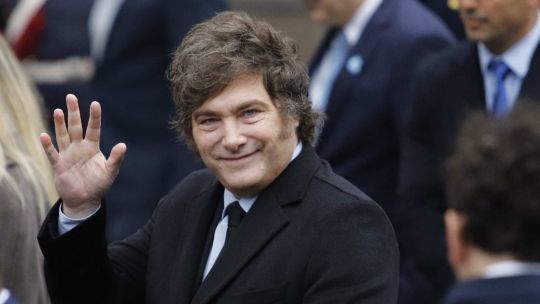 Argentina bipolar: pésima evaluación económica (65%) pero la imagen de Javier Milei sigue alta (45,9%)