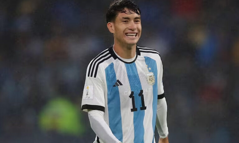 Matías Soulé le regaló una casa a sus padres: el video de la increíble reacción