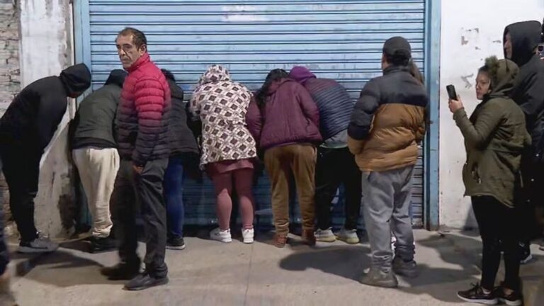 Nuevo operativo en La Salada: secuestro de mercadería y tensión en el lugar