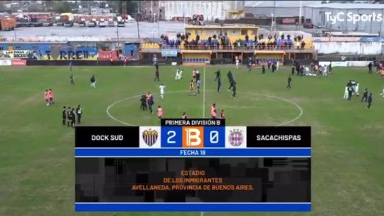 Escándalo en el ascenso: definió de taco sin arquero, al final hubo piñas y un jugador procesado