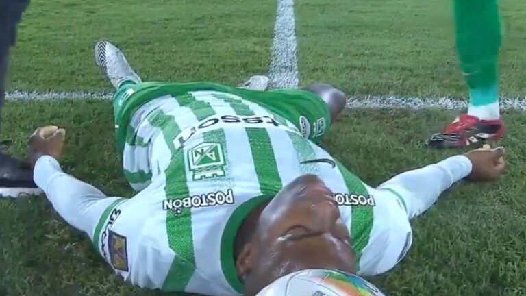 Contenido sensible: el futbolista Andrés Román se desplomó en pleno partido de Atlético Nacional