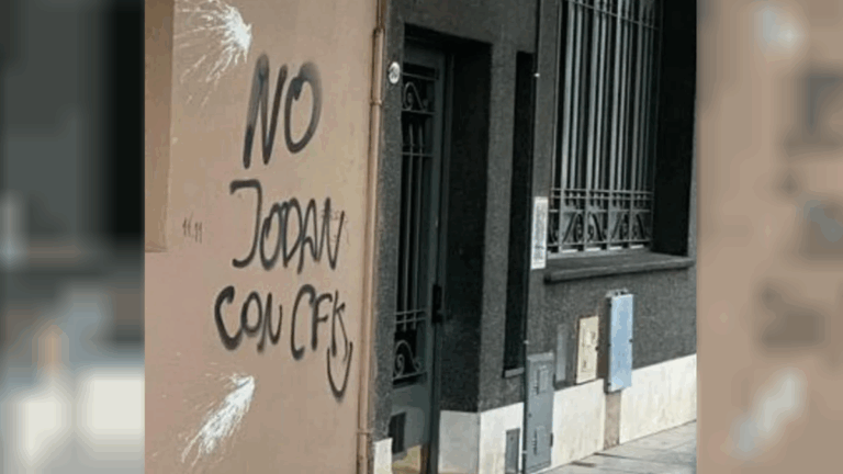 Más pintadas tras el fallo de la Corte Suprema contra Cristina Kirchner: ahora, en Radio Rivadavia