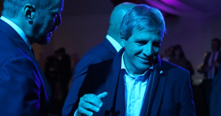 Cómo seguirá el dólar en una semana con un súper vencimiento de deuda?