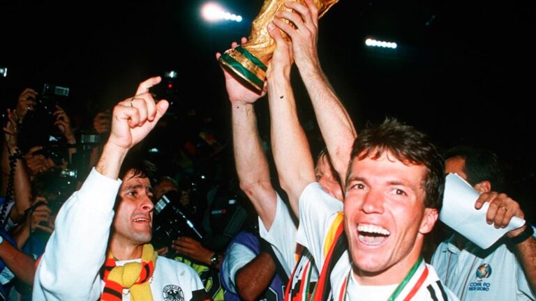 Una ex estrella del fútbol lo perdió todo y terminó limpiando baños