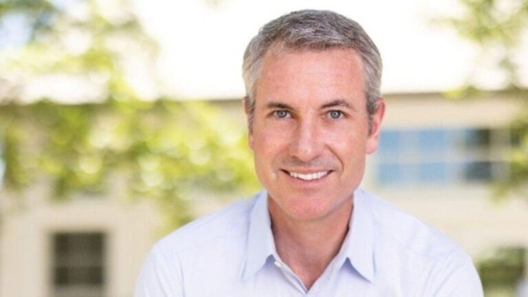 Renunció el CEO captado siendo infiel en un recital de Coldplay: qué dijo