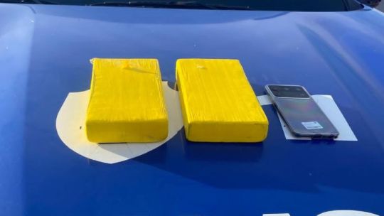 Córdoba: llevaba casi 2 kilos de cocaína, se ocultó en una estación de servicio y quedó detenida