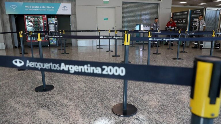 Los controladores aéreos anunciaron medidas de fuerza y podría provocar demoras y cancelación de vuelos