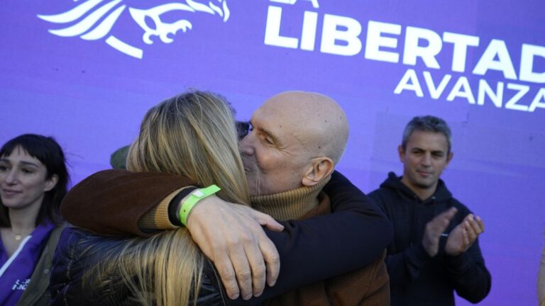 Javier Milei retoma campaña de La Libertad Avanza: caza de brujas, «cisne negro» y silencio de Mauricio Macri