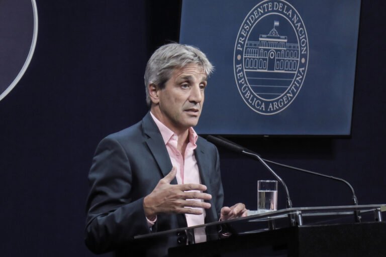 Caputo admitió el impacto negativo de las tasas