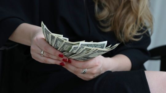 El dólar se retrae tras los últimos anuncios del Gobierno pero se desinflan los bonos y ADR’s