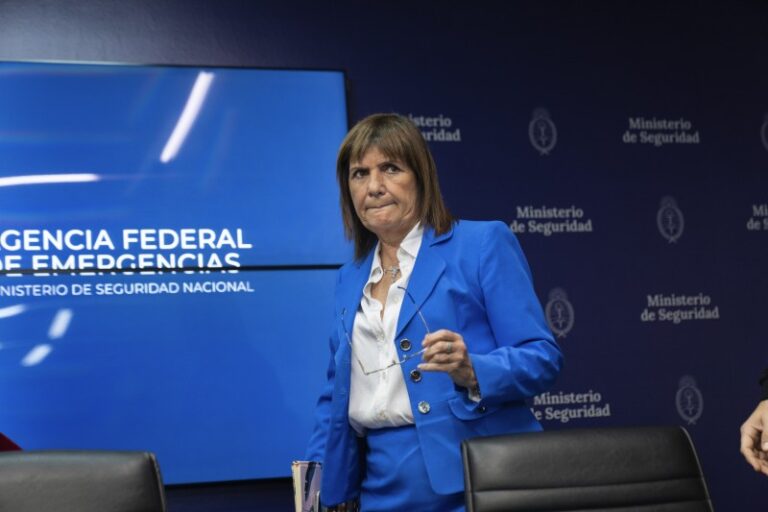 La denuncia de Bullrich afirma que el Chiqui Tapia es parte de un complot con espías rusos para «derrocar» al gobierno