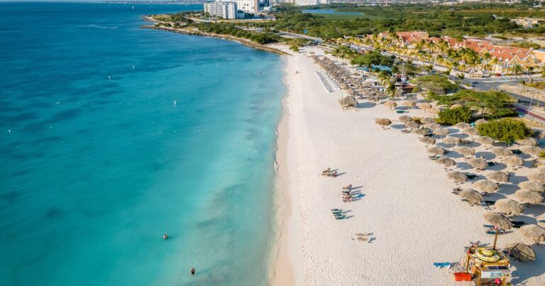 Aerolíneas Argentinas lanza una ruta inédita: tendrá vuelos a Aruba por el boom de viajes al exterior