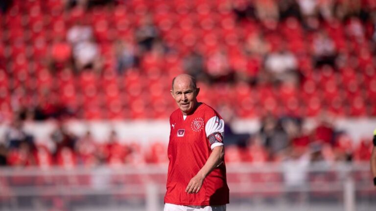 Ricardo Bochini fue contundente con el plantel de Independiente: «Juegan en el Rojo, tienen que…»
