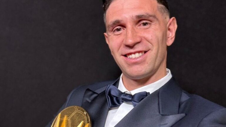 El error viral en la gala del Balón de Oro que tuvo al Dibu Martínez como protagonista