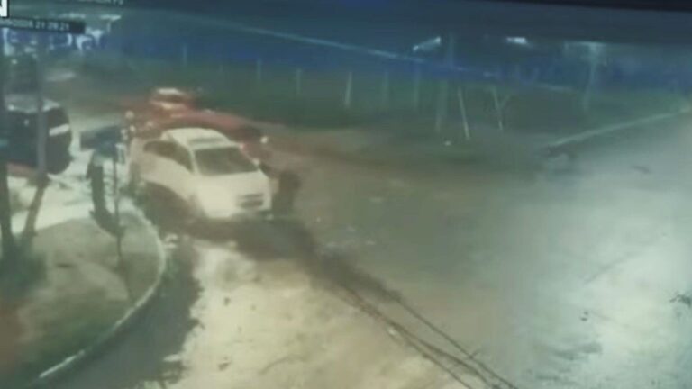 Así subían las chicas de Ciudad Evita a la camioneta en la que se las llevaron