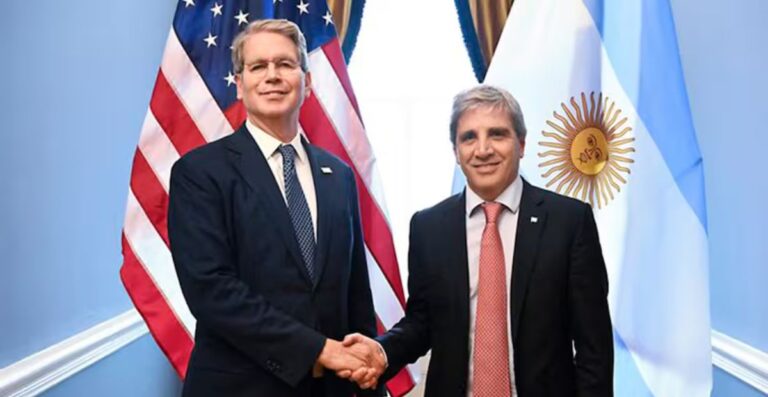 Se oficializó el swap. Argentina bajo tutela de EEUU