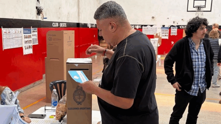 Chiqui Tapia votó en Caballito: «Siempre con convicción y pensando en el pueblo»