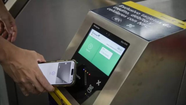 Viajar gratis en subte y colectivo: bancos y billeteras suman reintegros y ahorro supera $65.000