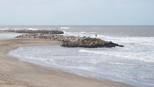 Cómo fue la ola gigante que causó un muerto en la Costa Atlántica