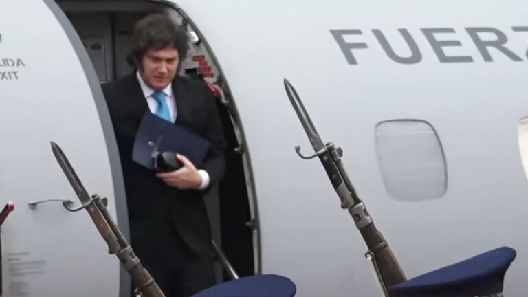 Javier Milei aterrizó en Paraguay para la firma del acuerdo entre el Mercosur y la Unión Europea