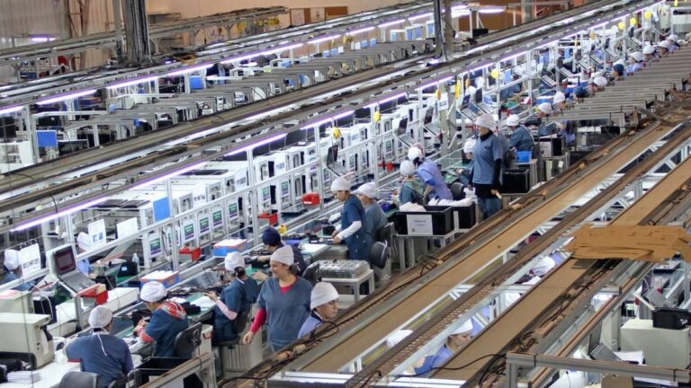 El Gobierno eliminó un aporte que debían hacer las empresas para acceder al régimen de Tierra del Fuego