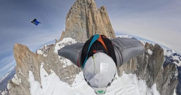 Una proeza inédita y polémica para el montañismo mundial: tres rusos saltaron en paracaídas desde la cima del cerro Fitz Roy