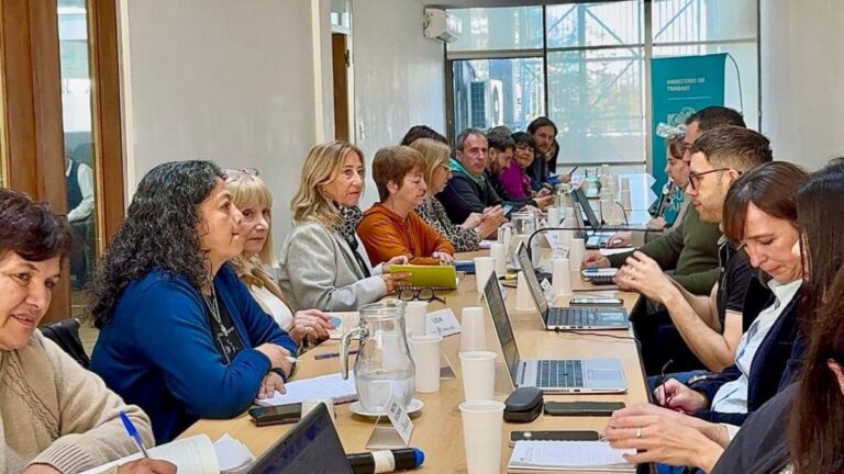 Paritaria bonaerense: el Gobierno ofertó aumento del 9% en tres cuotas hasta abril y espera la respuesta gremial