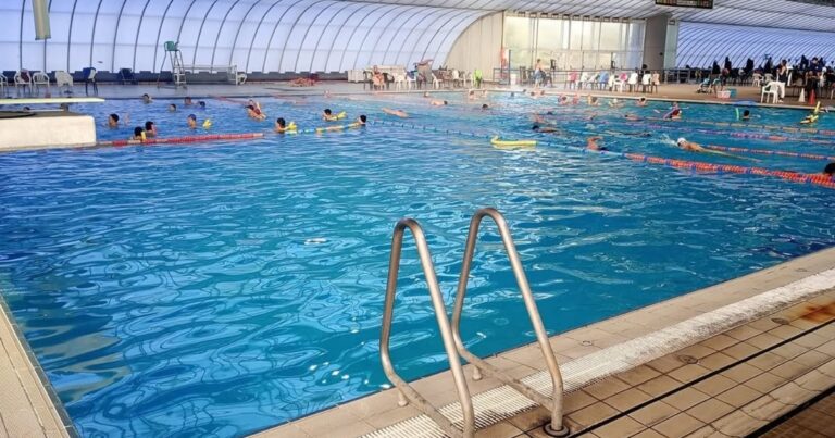 Un nadador se descompensó y murió tras terminar una clase en una pileta de Mar del Plata: acababa de presentar el apto médico